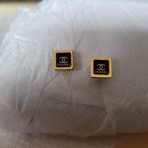 square gold black cc logo stud earrings tiny